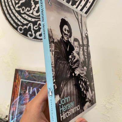 Sách - Hiroshima by John Hersey | Penguin Modern Classics - Historical English Book