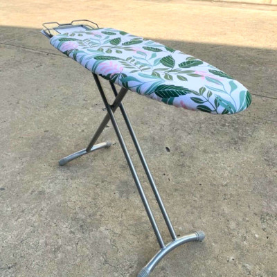 Bàn để ủi quần áo khung thép dạng đứng LBB363 (Tặng kèm 1 vỏ bọc)