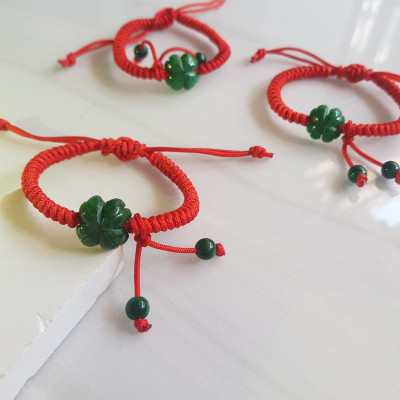 Vòng Đeo Tay Nữ Kiểu Dây Đỏ Cỏ 4 lá Xanh mới lạ đẹp lắm Chất liệu đá cẩm thạch xanh lá cỏ thắt dây kiểu đỏ rẻ đẹp  Nữ đeo tay may mắn tăng đưa rút chỉnh theo tay lớn nhỏ được hết đẹp lắm ạ