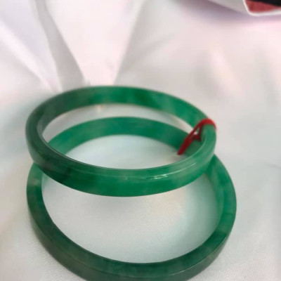 Cặp Vòng Cẩm Thạch Bản Vuông 52mm Xanh Ngọc Lý Đậm Bóng Đẹp  Ni 52mm x cao 7mm x dầy 4mm  Nữ Mạng Thủy Mộc Hỏa 50kg -> 56kg đeo ạ