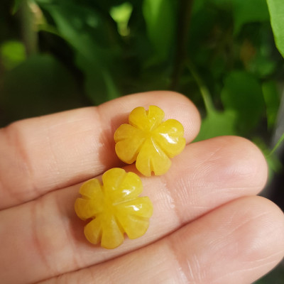 Trang sức phối vòng tay Bông Hoa Cỏ 4 Lá Đá cẩm thạch VÀNG ANH ĐẬM đẹp Size bông 14mm x 6mm x lỗ đk 2mm Nữ mệnh Kim Thổ Thủy phối với Vòng đeo tay, làm mặt dây chuyền, mặt nhẫn đeo ạ