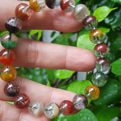 Chiếc Vòng Đá Thạch Anh Ưu Linh Ngũ Sắc Vip 10mm / 10li 100% đá tự nhiên cao cấp màu đa sắc tươi trong bóng thiệt xinh đẹp Nữ tất cả các mệnh đeo tốt đẹp may mắn, tài lộc và tốt cho sức khỏe ạ