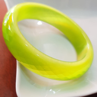 Vòng tay bản hẹ đá mắt mèo giác xanh đợt chuối tươi sáng mới đẹp lạ vòng Ni 55mm x Cao 15mm x dầy 7mm nữ mệnh mộc mệnh hoả 52kg - 56kg  đeo rẻ đẹp