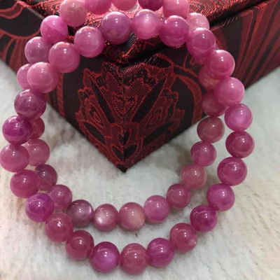 CHIẾC VÒNG NỮ TAY ĐÁ RUBBY HỒNG CÁNH SEN ĐẸP  SIZE VÒNG 7MM HỢP NỮ MỆNH HỎA MỆNH THỔ  100% ĐÁ RUBBY HỒNG TỰ NHIÊN Ạ