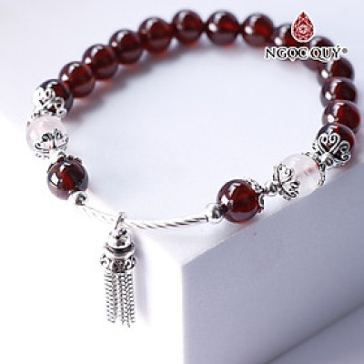 Vòng tay hạt đá thiên nhiên phối charm tuarua treo - Ngọc Quý