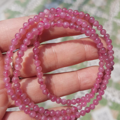 Vòng Tay Phong Thủy Đá Tourmaline hồng hồng xinh đẹp nhẹ nhàng quyến rũ  Size vòng 4mm đeo kiểu quấn tay 3 vòng rất xinh xắn  Chuẩn hợp nữ mệnh Hỏa và mệnh Thổ ạ