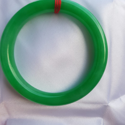 Vòng cẩm thạch Lý Đẹp AAA Sao 53mm x cọng to dầy 8,8mm  Màu xanh lá tươi bóng đẹp  Nữ mệnh Mộc mệnh Hỏa 52kg - 62kg đeo ạ