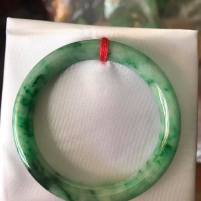 VÒNG VIP LÝ SƠN THUỶ SAO 48 dầy 7mm  ĐÁ CẨM THẠCH TỰ NHIÊN MÀU XANH BÔNG  MƯỢT LÊN TAY ĐEO RẤT SANG NỮ TAY NHỎ MẠNG MỘC HỎA 35KG ĐẾN 49KG ĐEO 