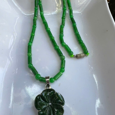 Bộ Dây Chuyền Trang Sức Sợi Trúc Kiểu Xanh Phối Mặt Bông Hoa Mai Đá Cẩm Thạch Tự Nhiên Xanh Ngọc Tự Nhiên Đậm Đẹp Nữ đeo lên cổ đẹp sang quà tặng Mẹ tặng vợ người thân ý nghĩa ạ