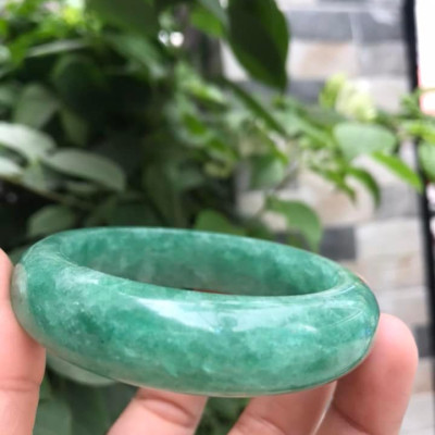 Vòng Tay Bản Hẹ Ni54 Mới Đẹp Đá Thạch Anh Xanh Tự Nhiên Màu Xanh Dâu Xanh Xanh Hy Vọng Size 54mm x bản cao 15mm Chuẩn Hợp Nữ mệnh Mộc Hỏa Thủy Nặng 53kg - 64kg đeo ạ