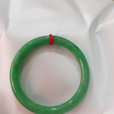 Vòng Tay Đá Cẩm Thạch Đậu 50mm x 7mm đẹp  Màu Xanh Ngọc Đậu đều đẹp Hợp mệnh Hỏa Mộc Thủy  Nữ cân nặng 50kg - 55kg đeo đẹp ạ