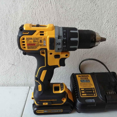MÁY KHOAN PIN CẦM TAY 18V DEWALT DCD791P1- HÀNG CHÍNH HÃNG