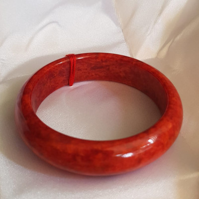 Vòng Cẩm Thạch mới Bản Hẹ Đỏ 56mm x cao 15mm x dầy 7,5mm màu đỏ bông bông đều đậm đẹp nữ mệnh hỏa mệnh thổ 54kg - 65kg đeo hợp ạ