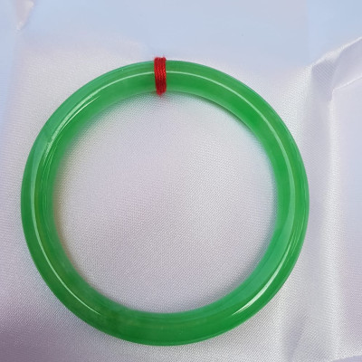 Vòng cẩm thạch Mới Lý 52mm x 7mm Vòng Xanh lá tươi 52kg - 56kg Nữ mệnh Mộc mệnh Hỏa Thủy đeo ạ