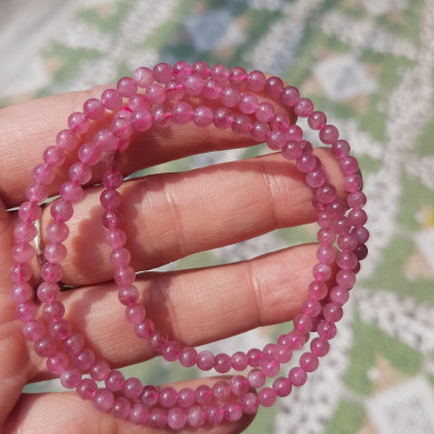Vòng Tay Phong Thủy Đá Tourmaline hồng hồng xinh đẹp nhẹ nhàng quyến rũ  Size vòng 4mm đeo kiểu quấn tay 3 vòng rất xinh xắn  Chuẩn hợp nữ mệnh Hỏa và mệnh Thổ ạ