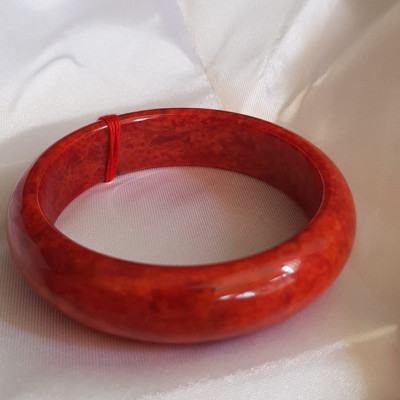 Vòng Cẩm Thạch mới Bản Hẹ Đỏ 56mm x cao 15mm x dầy 7,5mm màu đỏ bông bông đều đậm đẹp nữ mệnh hỏa mệnh thổ 54kg - 65kg đeo hợp ạ