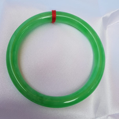 Vòng cẩm thạch Mới Lý 52mm x 7mm Vòng Xanh lá tươi 52kg - 56kg Nữ mệnh Mộc mệnh Hỏa Thủy đeo ạ