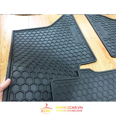 Thảm lót sàn xe Toyota Innova 2016 - 2022 cao su đúc dày theo xe
