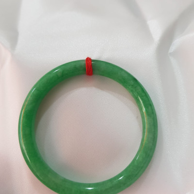 Vòng Tay Đá Cẩm Thạch Đậu 50mm x 7mm đẹp  Màu Xanh Ngọc Đậu đều đẹp Hợp mệnh Hỏa Mộc Thủy  Nữ cân nặng 50kg - 55kg đeo đẹp ạ