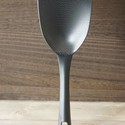 Muôi chiên chịu nhiệt Echo Metal, thiết kế ngọn nhẹ, đẹp mắt có đế đứng nên dễ dàng cầm nắm và dựng đứng, rất tiện lợi - nội địa Nhật Bản 