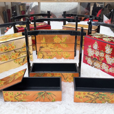 Hộp Cơm sushi sơn mài 3 tầng quai xách hàng vẽ đắp nổi cao cấp