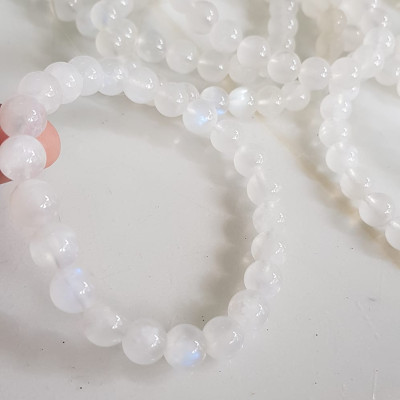 Vòng tay nữ moon trắng ánh xanh tự nhiên size hạt 8mm mới đẹp hợp nữ mệnh kim mệnh thuỷ đeo đẹp may mắn tốt sức khỏe công việc ạ