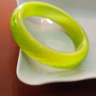 Vòng tay bản hẹ đá mắt mèo giác xanh đợt chuối tươi sáng mới đẹp lạ vòng Ni 55mm x Cao 15mm x dầy 7mm nữ mệnh mộc mệnh hoả 52kg - 56kg  đeo rẻ đẹp