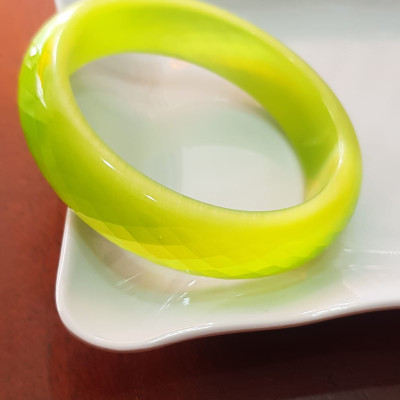 Vòng tay bản hẹ đá mắt mèo giác xanh đợt chuối tươi sáng mới đẹp lạ vòng Ni 55mm x Cao 15mm x dầy 7mm nữ mệnh mộc mệnh hoả 52kg - 56kg  đeo rẻ đẹp