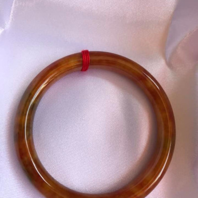 CHIẾC VÒNG TAY TỨ QUÝ 52MM MỚI ĐÁ CẨM THẠCH ĐỎ CAM XÍU XÍU XANH BÔNG ĐẬM BÓNG ĐẸP  Size vòng 52mm x cọng 7,0mm HỢP NỮ MỆNH HỎA THỔ CÂN NẶNG 50kg đến 56kg ĐEO Ạ