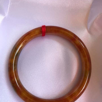 CHIẾC VÒNG TAY TỨ QUÝ 52MM MỚI ĐÁ CẨM THẠCH ĐỎ CAM XÍU XÍU XANH BÔNG ĐẬM BÓNG ĐẸP  Size vòng 52mm x cọng 7,0mm HỢP NỮ MỆNH HỎA THỔ CÂN NẶNG 50kg đến 56kg ĐEO Ạ