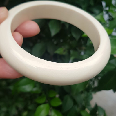 Vòng Tay Nam Bản hẹ Màu Trắng vân đẹp Ni 67mm x cao 16mm x dầy 11mm Nam tay tròn to nặng 78kg - 88kg đeo ạ