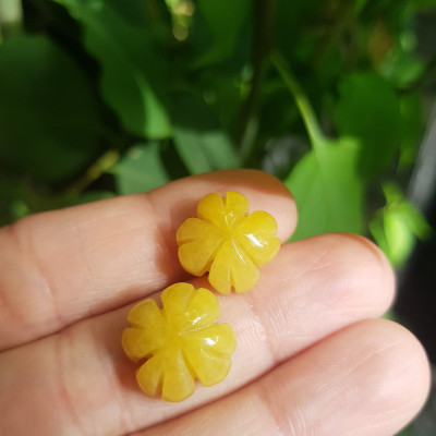 Trang sức phối vòng tay Bông Hoa Cỏ 4 Lá Đá cẩm thạch VÀNG ANH ĐẬM đẹp Size bông 14mm x 6mm x lỗ đk 2mm Nữ mệnh Kim Thổ Thủy phối với Vòng đeo tay, làm mặt dây chuyền, mặt nhẫn đeo ạ