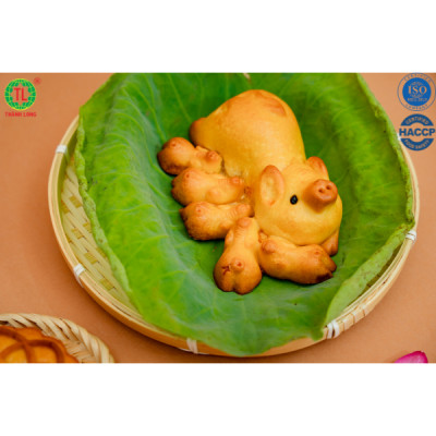 BÁNH TRUNG THU BẦY HEO 5 CON NHÂN DỪA 250 G THÀNH LONG ( CÓ NHÂN TRONG HEO CON, CÓ TRỨNG TRONG HEO MẸ) - VIỆT NAM