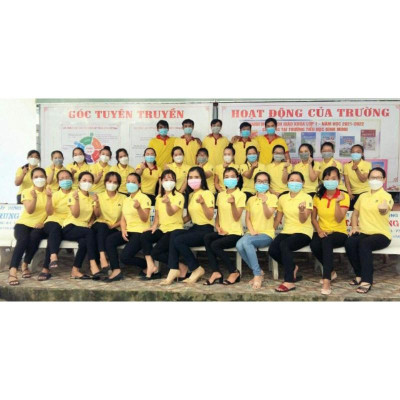 Áo thun cá sấu nữ màu vàng có size từ 40-70kg.