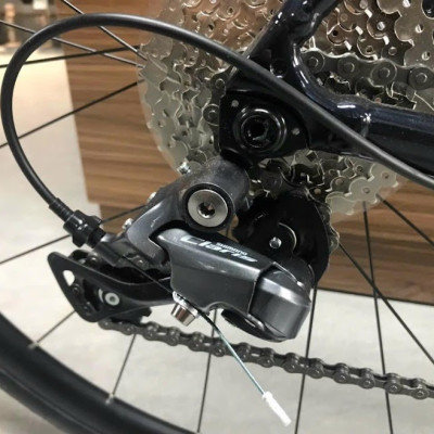 Xe đạp đua đường trường GIANT CONTEND AR 4 2024