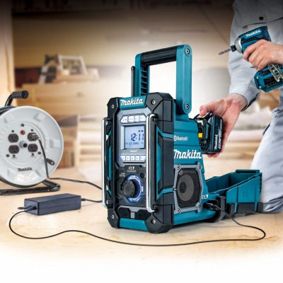RADIO DÙNG PIN 18V MAKITA DMR300 (KHÔNG KÈM PIN VÀ SẠC) - HÀNG CHÍNH HÃNG