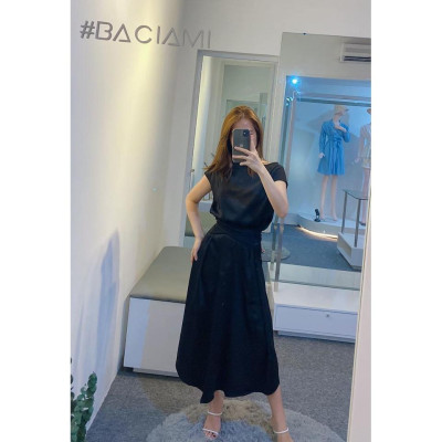 Baciami-Đầm Lụa Cổ Tròn Phôm Rộng