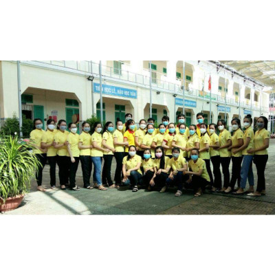 Áo thun cá sấu nữ màu vàng có size từ 40-70kg.