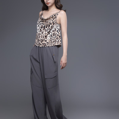 Quần nữ xen lụa xám đậm túi hộp rút ống 