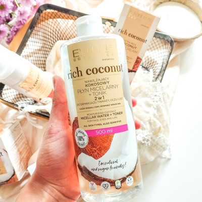 Nước tẩy trang Eveline Rich Coconut dưỡng ẩm tinh dầu dừa 2 tác động 500ML