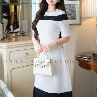 Đầm trắng cổ tròn phối đen NGADO